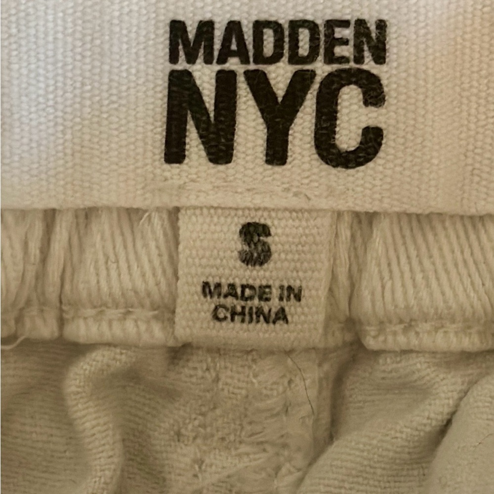 Madden NYC Mid Rise Dolphin White Denim Shorts Jr. Size Small - Picture 3 of 6